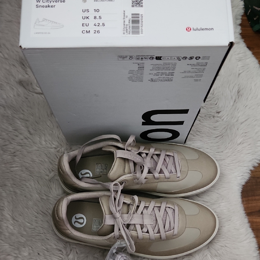 Lululemon NWT Womens Cityverse Sneaker Size 10
